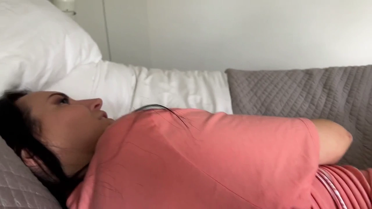 Hot woman forgot to put on panties when she went to bed with stepson porn video